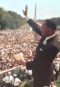 MLK at Linoln's memorial